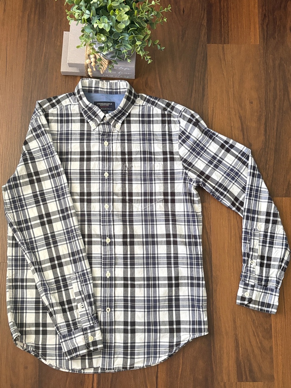 American Eagle Outfitters White and Black Plaid Button-Down Shirt